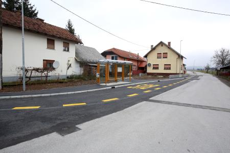 TALNE OZNAKE POSTAJALIŠČE DOLENJE JEZERO 01 FOTO LJUBO VUKELIČ